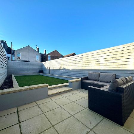 Open Mind Property - 6 Luxury Bedrooms With Free Parking Portsmouth Kültér fotó