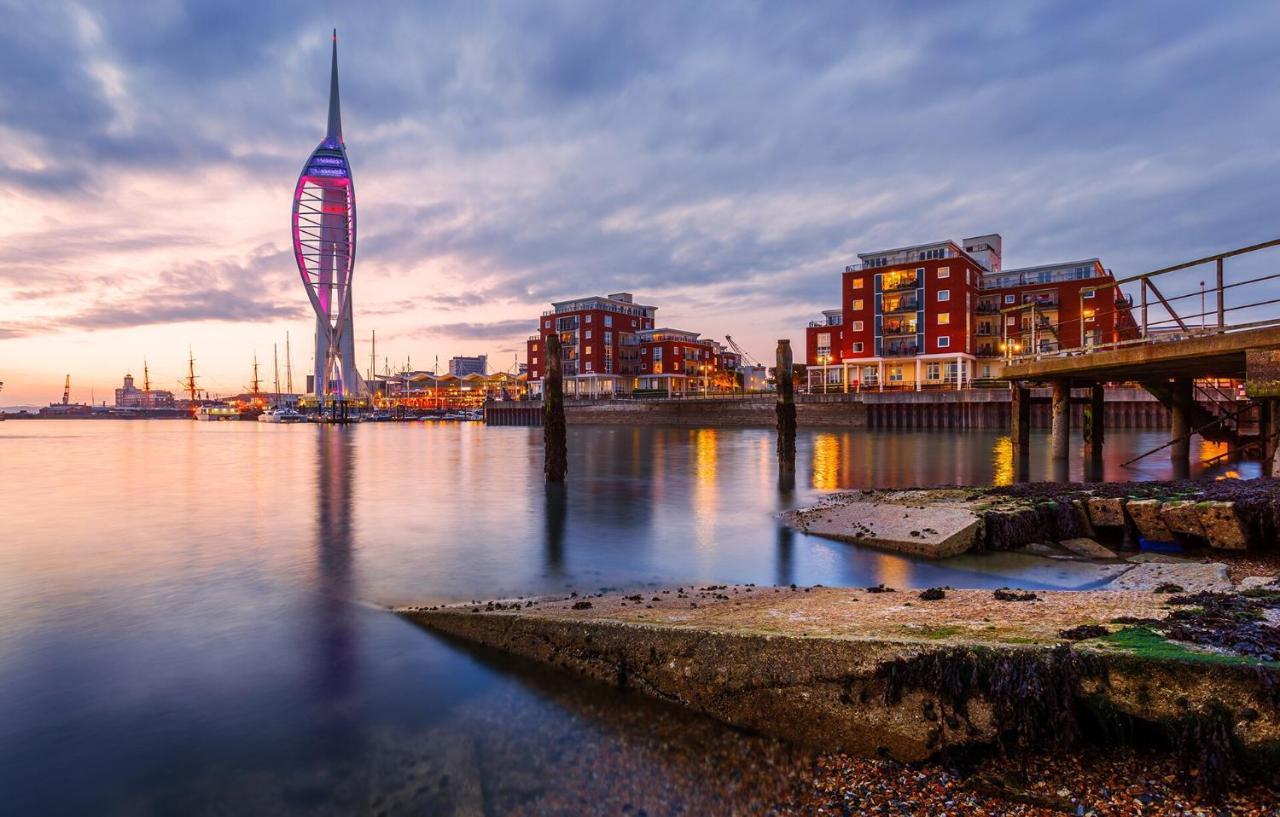 Open Mind Property - 6 Luxury Bedrooms With Free Parking Portsmouth Kültér fotó