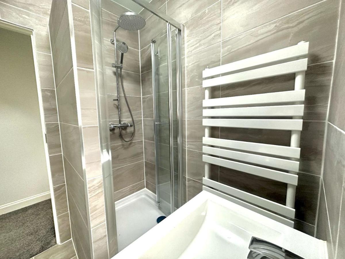Open Mind Property - 6 Luxury Bedrooms With Free Parking Portsmouth Kültér fotó