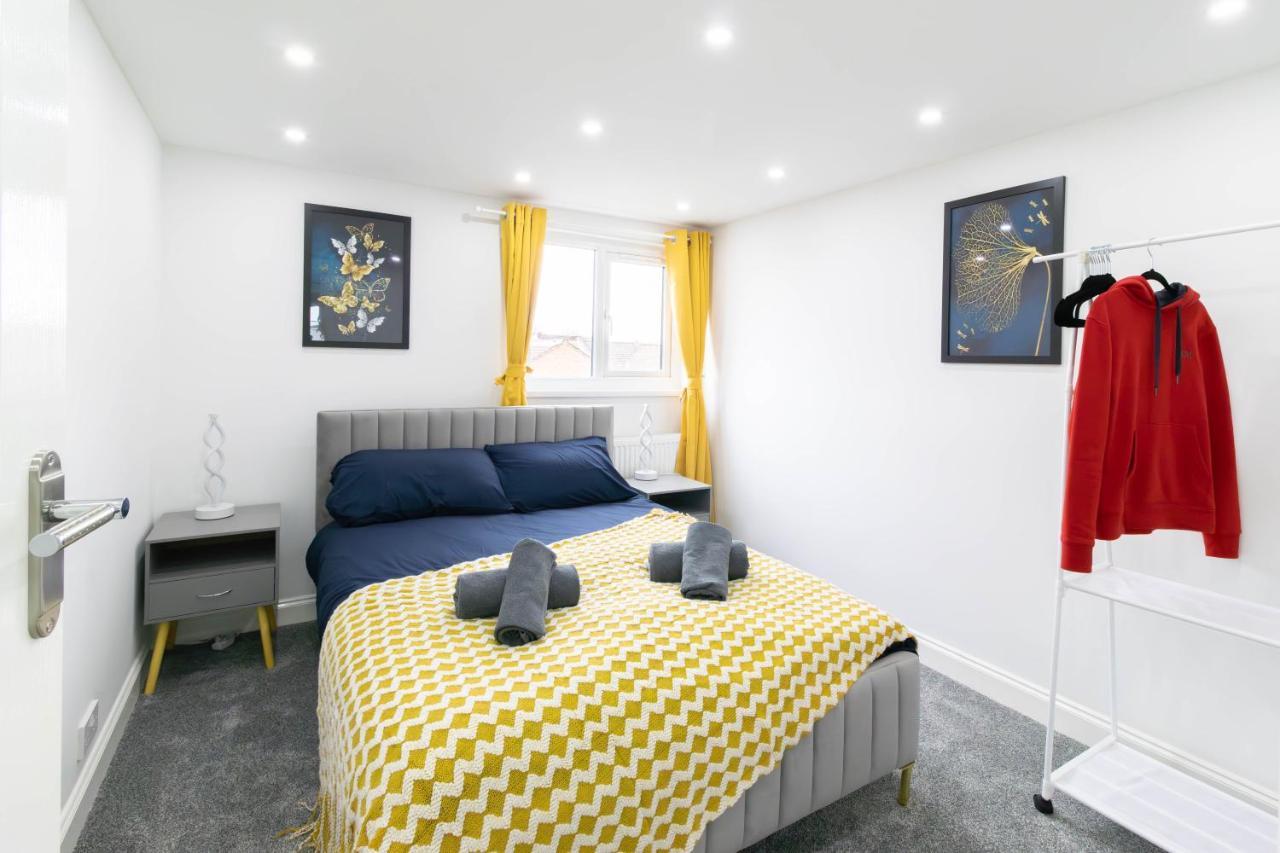 Open Mind Property - 6 Luxury Bedrooms With Free Parking Portsmouth Kültér fotó