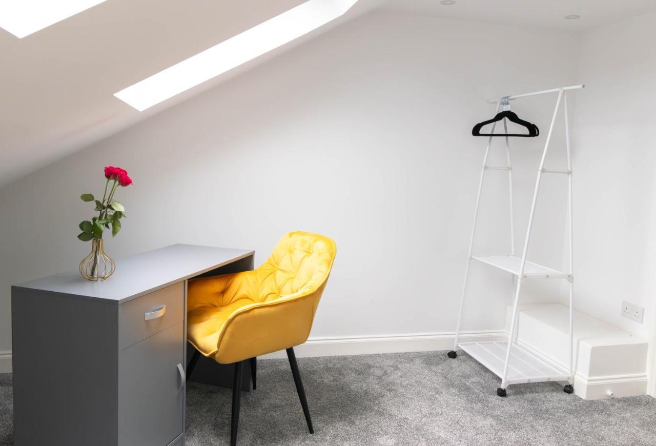 Open Mind Property - 6 Luxury Bedrooms With Free Parking Portsmouth Kültér fotó
